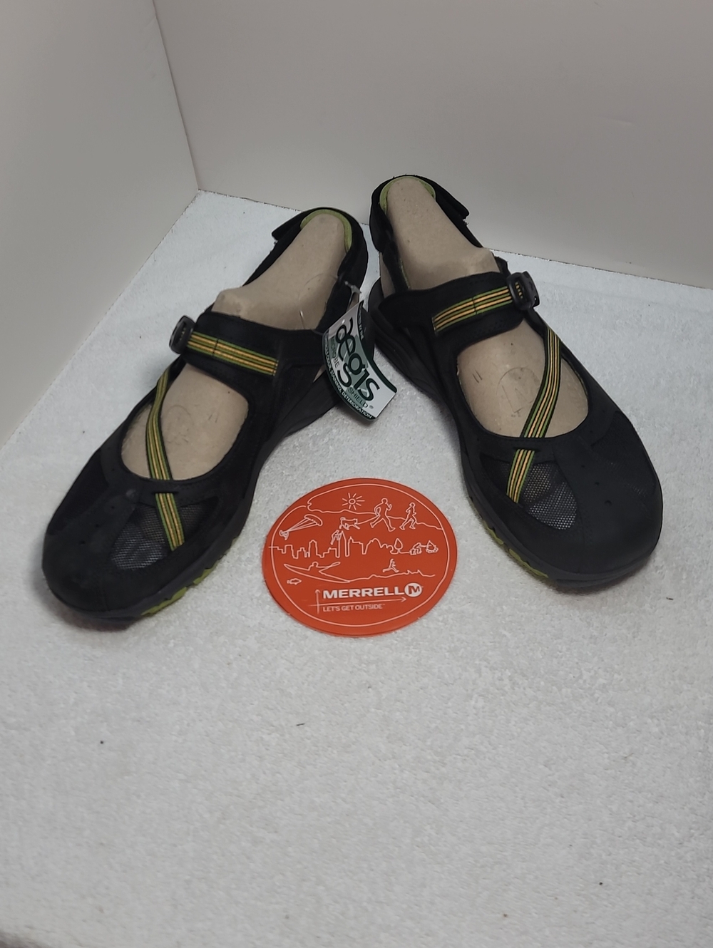 Merrell Women's Black Sandal with Yellow Straps - Size 11 - NWT. 153